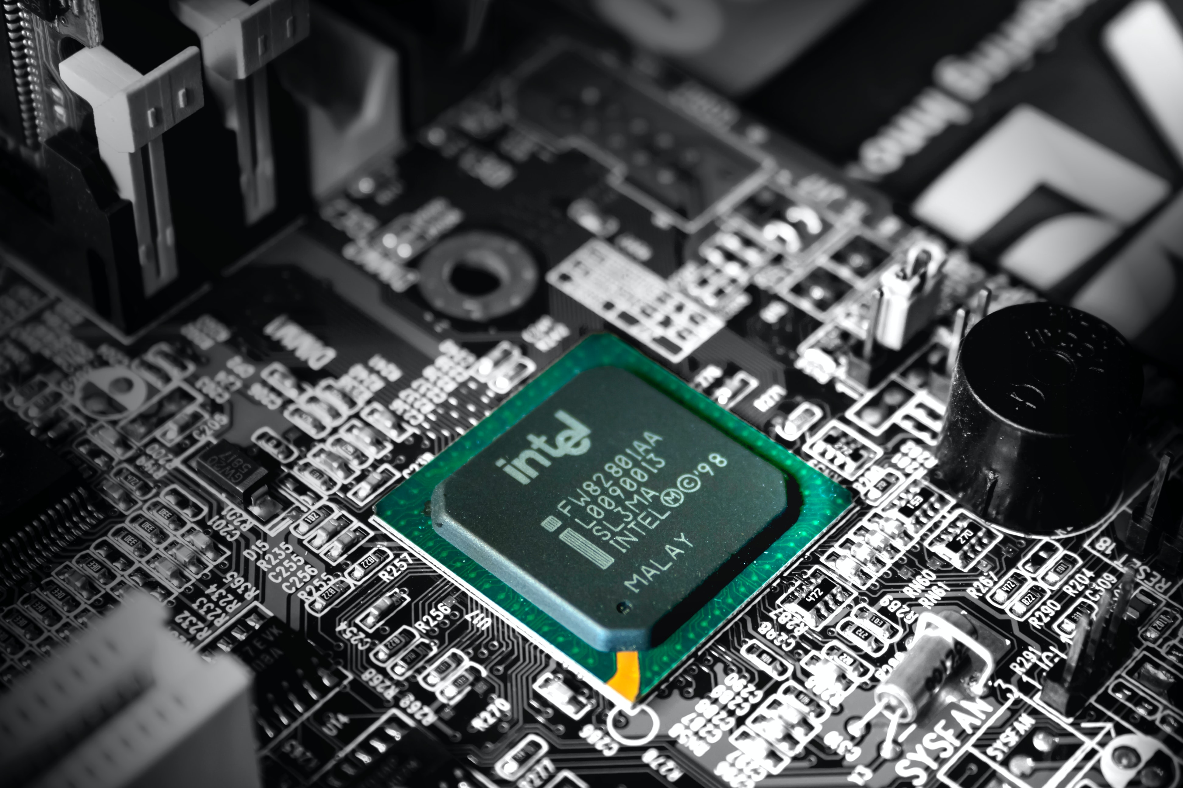 Intel Socket V dla Adler Lake-S będzie niższy i o nowym układzie otworów