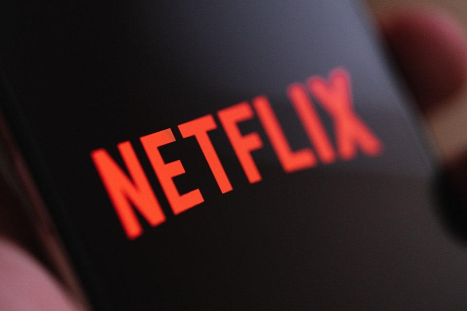 Netflix kasuje seriale roku 2023. Jakich produkcji nie zobaczymy wcale? Na jakie poczekamy dłużej?