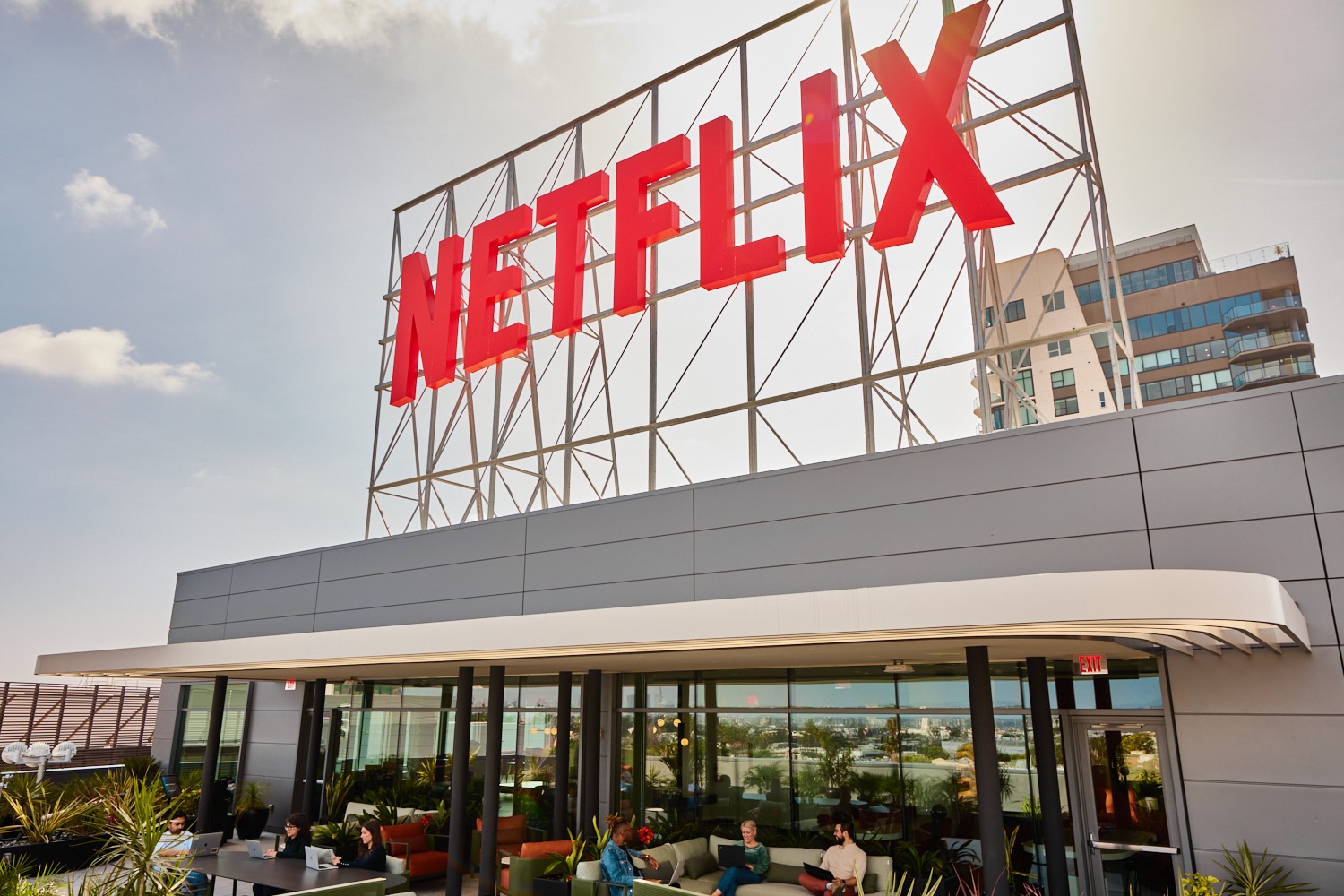 Netflix otworzy w Polsce centrum inżynieryjne, z siedzibą w Warszawie, mające wpływ na największe hity platformy