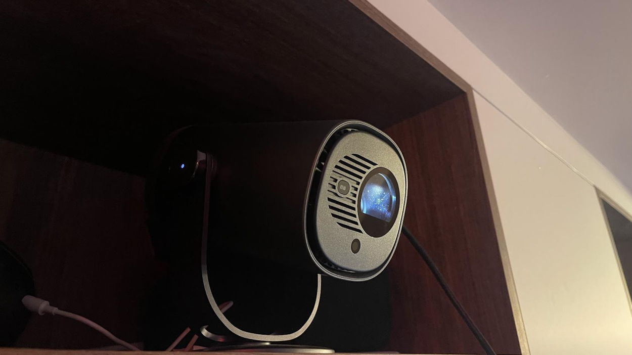 Recenzja Dangbei Frido – mały projektor, duża zabawa