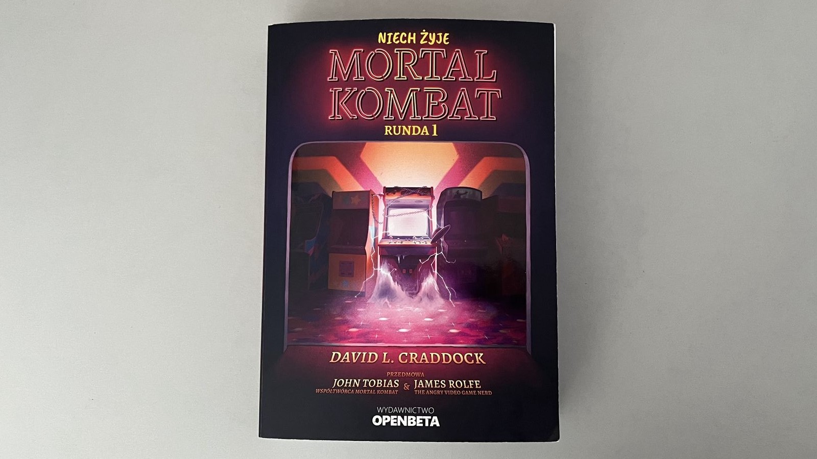 Jak MK zmieniło rynek automatów? - Recenzja książki Niech żyje Mortal Kombat