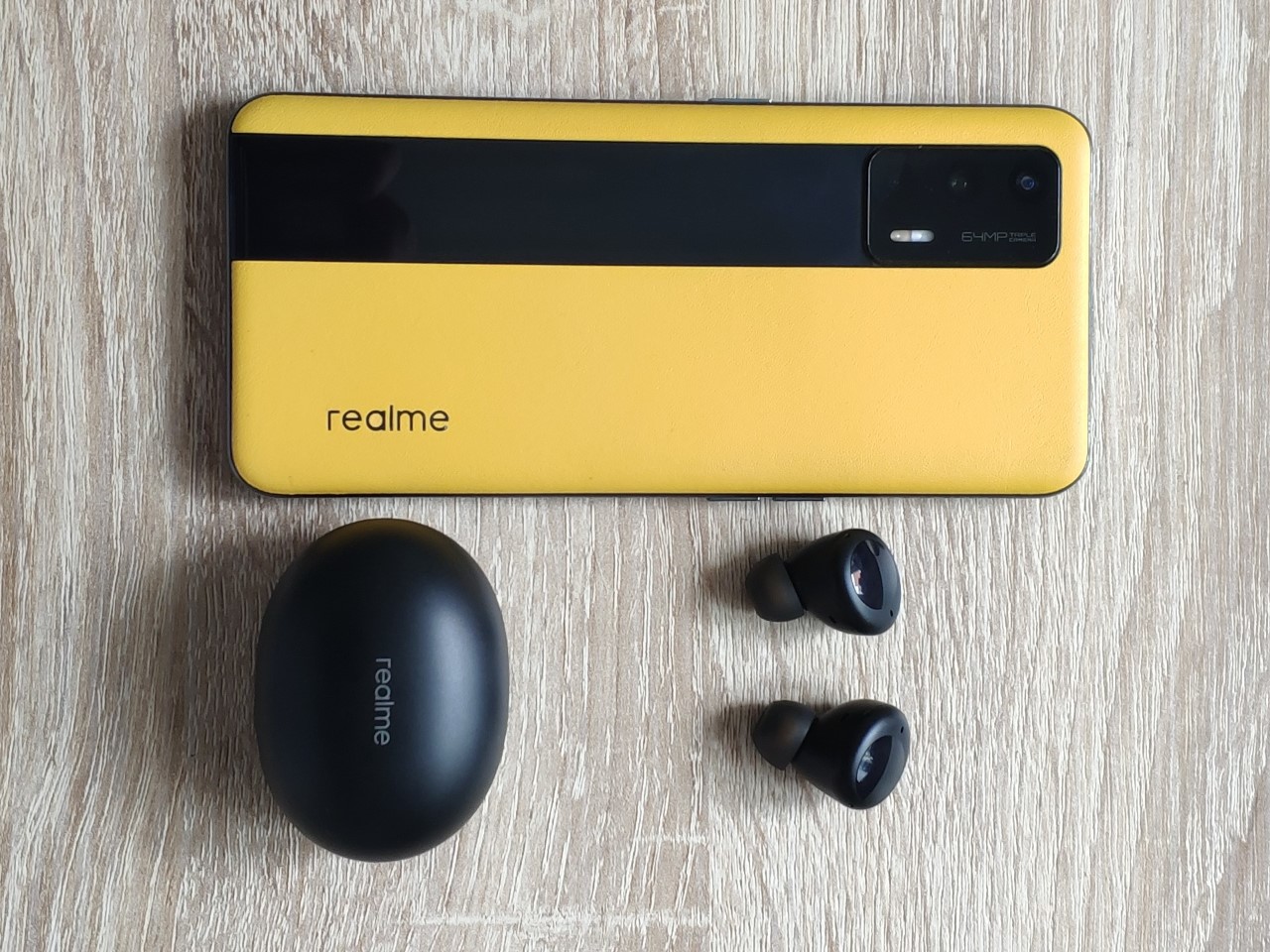 Recenzja realme GT i realme Buds Air 2 Neo, doskonałego duetu do mobilnego grania?