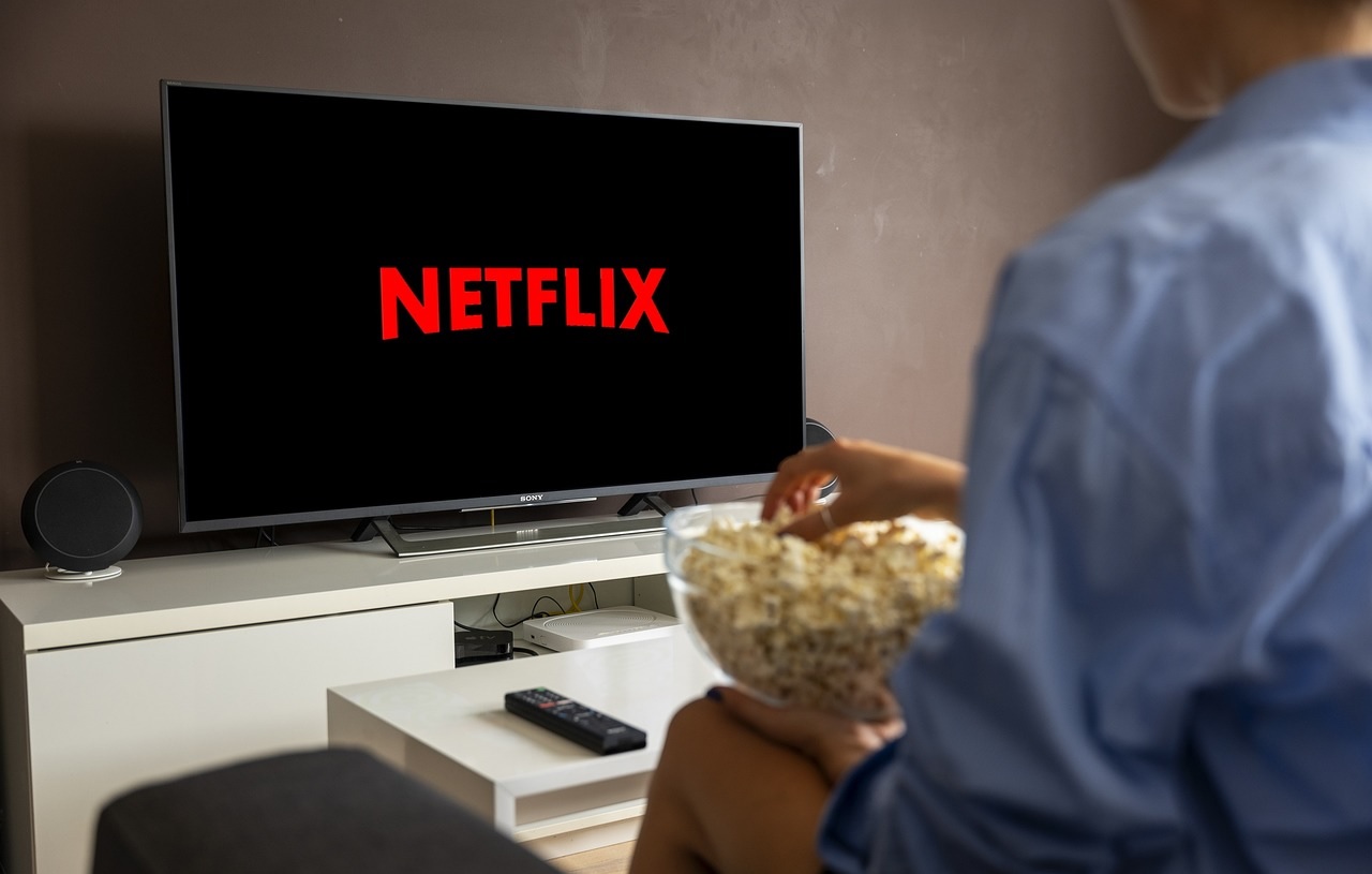 Tajemnica siedmiu zegarów, Netflix z nowym serialem i kolejną ekranizacją. Zdjęcia ruszają niebawem