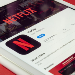Netflix blokuje wybrane treści w najtańszym abonamencie. W planach podwyżka cen