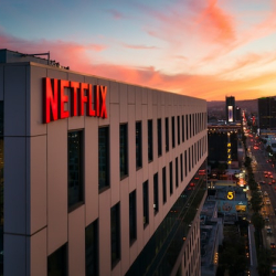 Netflix wykonuje krok w tył! Gigant postanawia wstrzymać się z planowanym blokowaniem dzielenia się kontem pomiędzy gospodarstwami