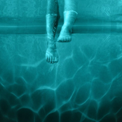 Night Swim, triller z elementami nadprzyrodzonymi od Blumhouse pokazany na pierwszej filmowej zapowiedzi