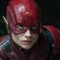 The Flash - nowy superbohaterski film z Ezrą Millerem w kinach w 2022 roku, a już teraz pozwala nam podejrzeć kostium nowej Supergirl