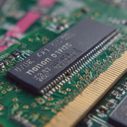 USA rozważa 100% cło na pamięci DRAM produkowane poza krajem