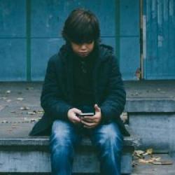 W jakim wieku zakupić dziecku własny smartfon? - Krótka analiza