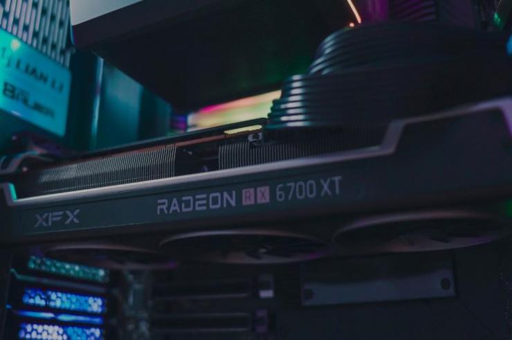 AMD Radeon RX 7900 XT będzie nowym flagowcem na RDNA 3 z 15 360 rdzeniami i 256-bitową pamięcią GDDR6