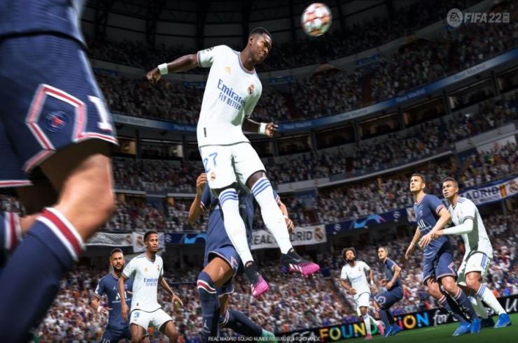DualSense w FIFA 22 ma ponieść poziom realizmu oraz doznań wszystkich starć o piłkę!