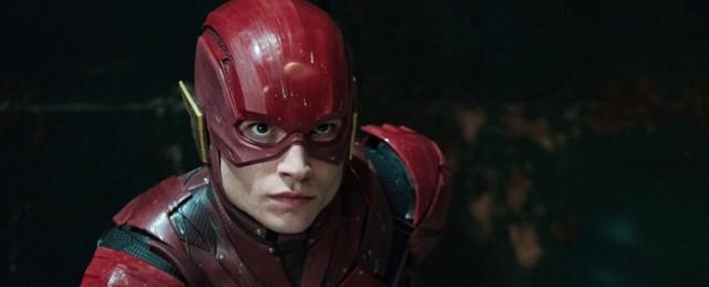 The Flash - nowy superbohaterski film z Ezrą Millerem w kinach w 2022 roku, a już teraz pozwala nam podejrzeć kostium nowej Supergirl