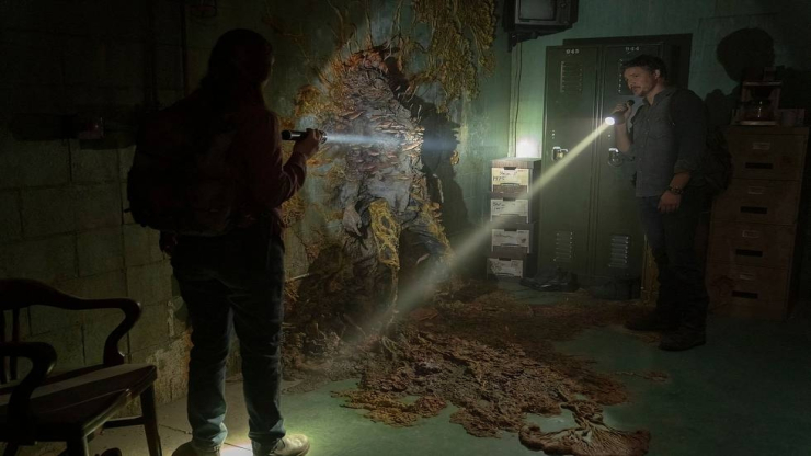 HBO pokazało efektowne ujęcia z 1. odcinka serialu The Last of Us! Produkcja może nieźle oddać klimat oryginału...