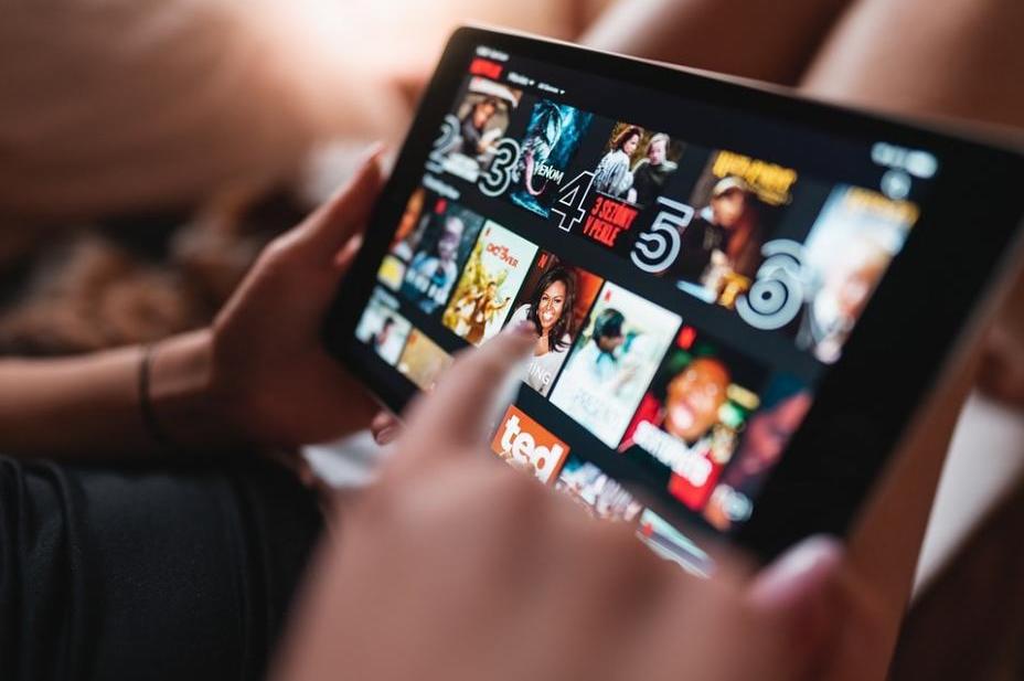 TOP 10 filmów i seriali Netflix. Projekt Adam i inne nowości w najchętniej oglądanych produkcjach