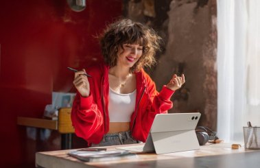 Jak tablety i sztuczna inteligencja zmieniajÄ… Å¼ycie studentÃ³w z pokolenia Z?