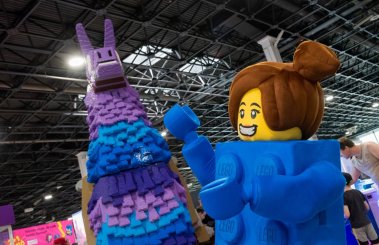 Ogromna lama LEGO z Fortnite na Poznań Game Arena