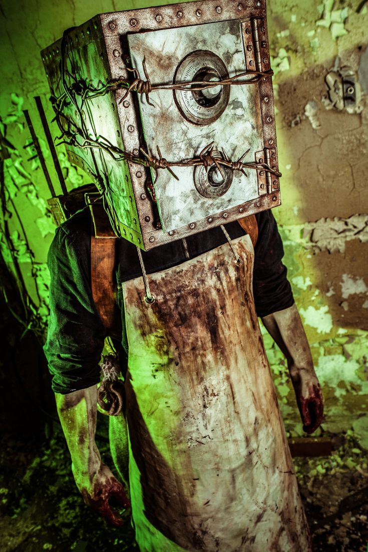 the_keeper__boxman__costume_closeup_by_corroder666-d83dy03